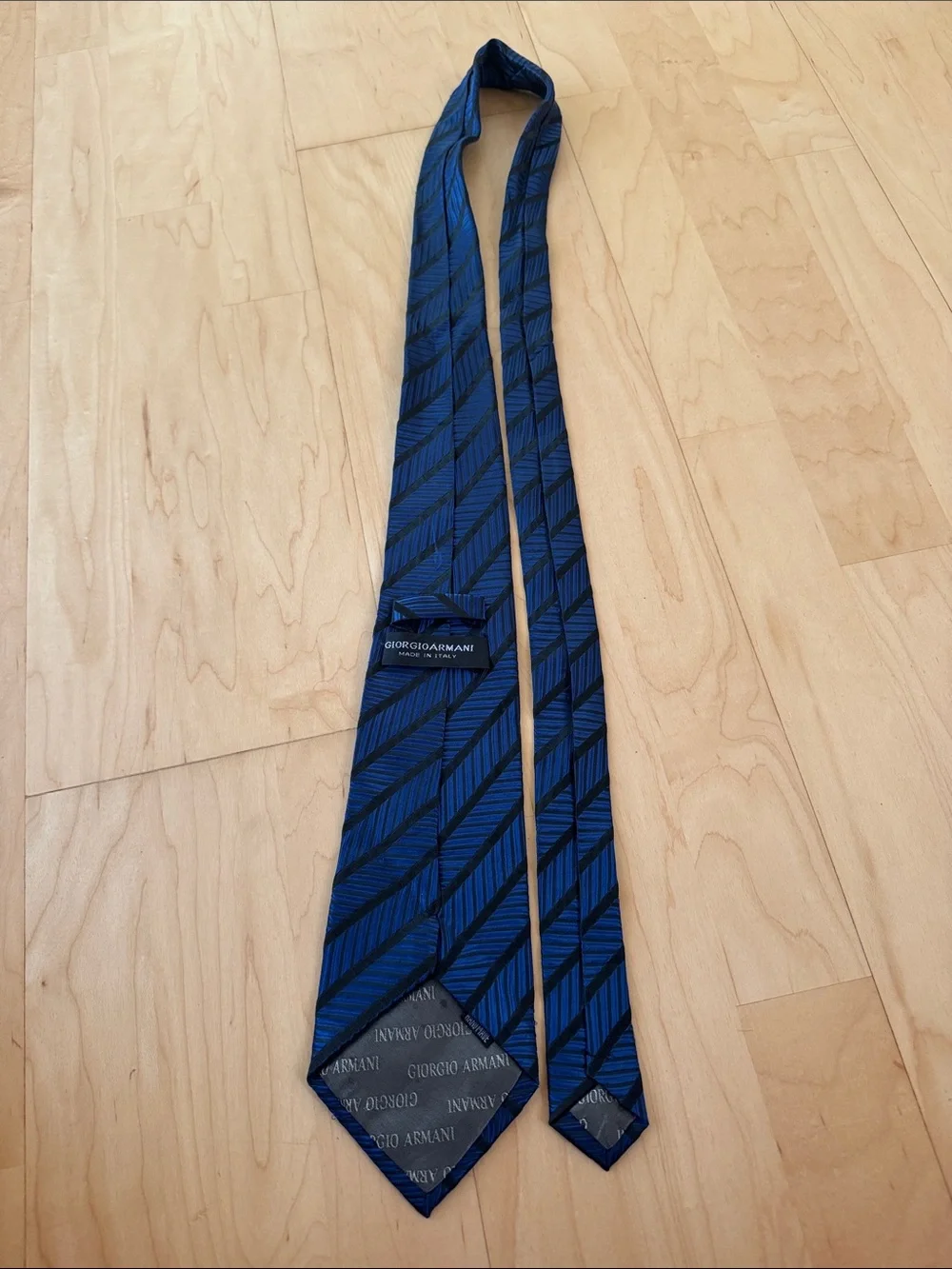 Giorgio Armani Men’s 100% Silk Black And Blue Striped Chevron Tie‎ Office Wear